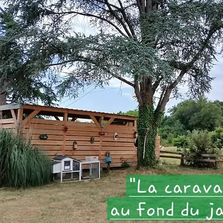 La Caravane Au Fond Du Jardin *